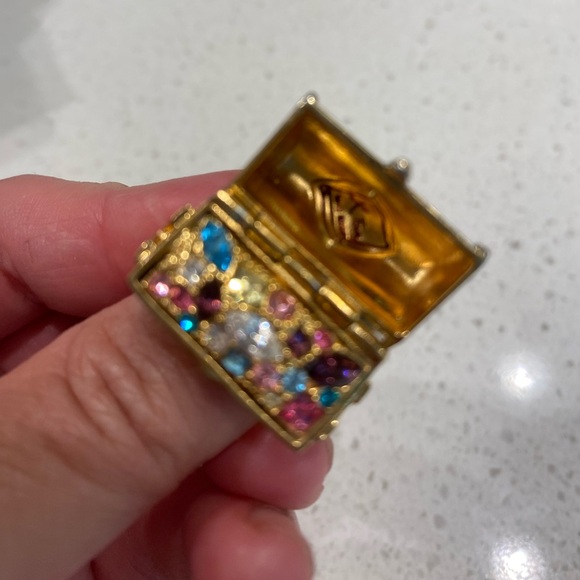 Disney Couture Peter Pan Treasure Ring - Picture 3 of 7